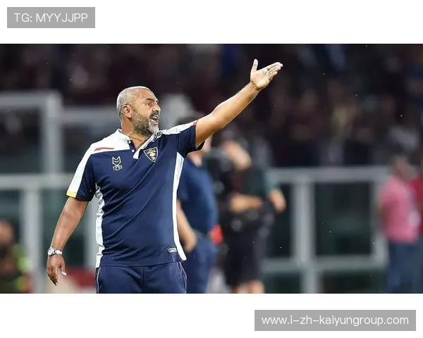 AC米兰禁区混战由边路回传终结