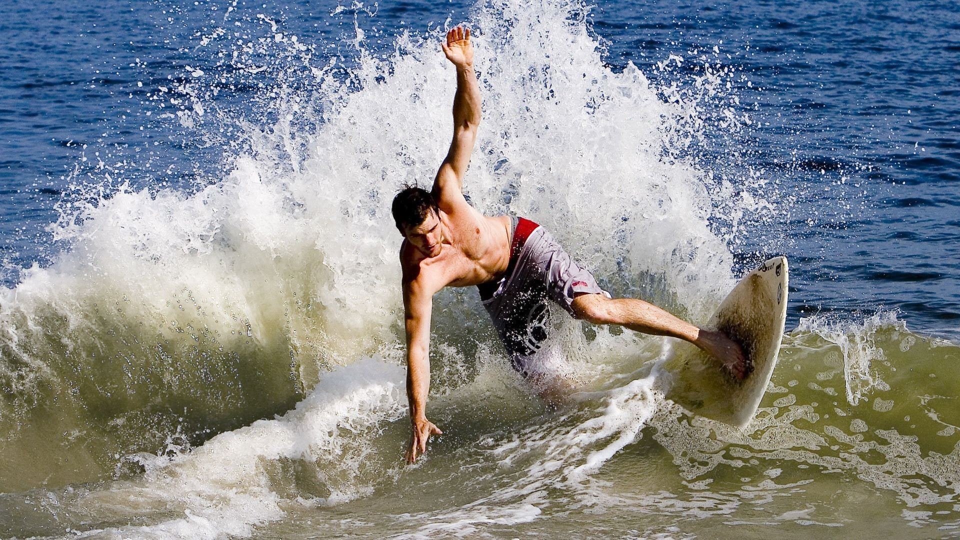 开云体育下载官网-中长距离自由泳表现稳定，长距离自由泳技巧